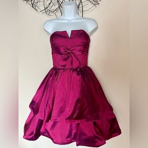 SHERRI HILL a line bow dress. Metallic purple strapless evening gown. Size 2